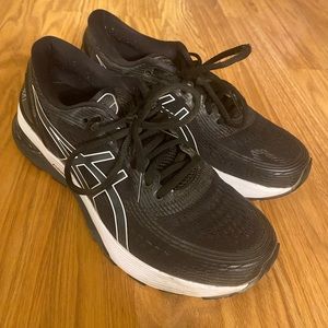 Asics women’s nimbus 21, black/white size …
